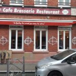 Façade du bar Le Lyautey, attaqué par l'extrême-droite avec des croix celtiques sur la devanture.