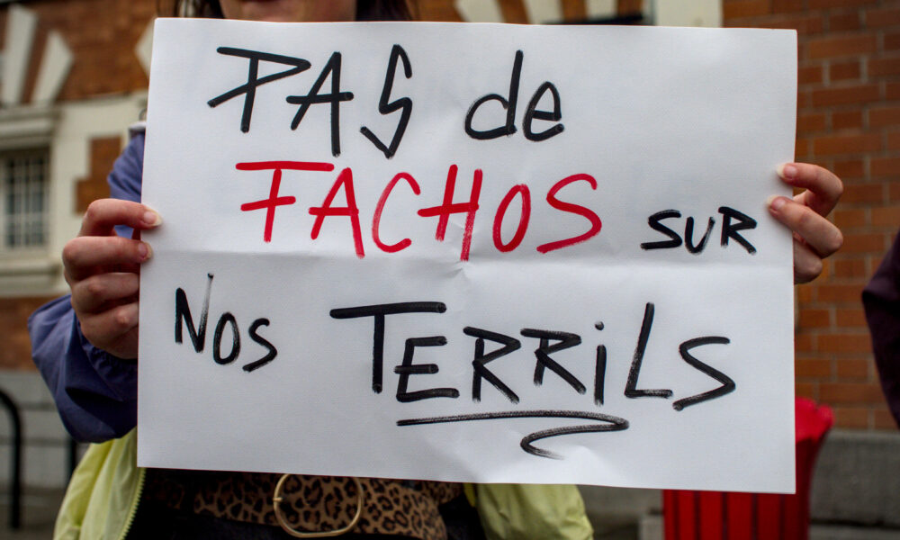 Pancarte "Pas de fachos sur nos terrils"