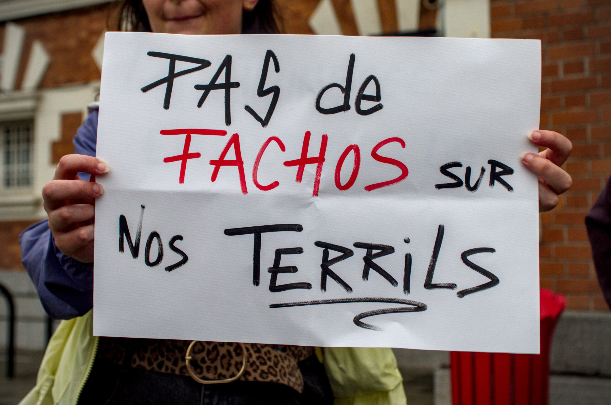 Pancarte "Pas de fachos sur nos terrils"
